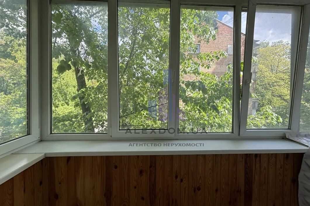 Продається 2к квартира в центрі міста Бровари, вул.Київська, 308.