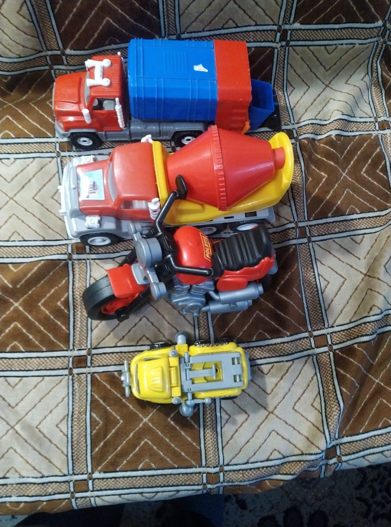 Іграшки пластикові для хлопчиків