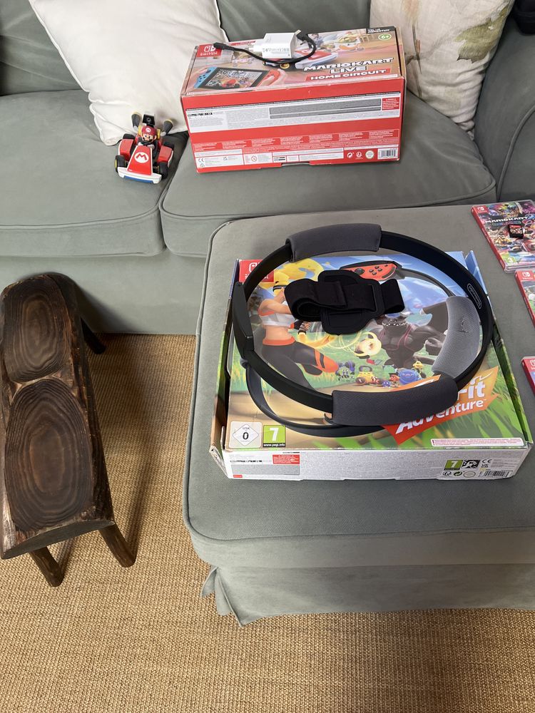 Nintendo Switch com tres jogos e Ring Fit e Carro tele comandado
