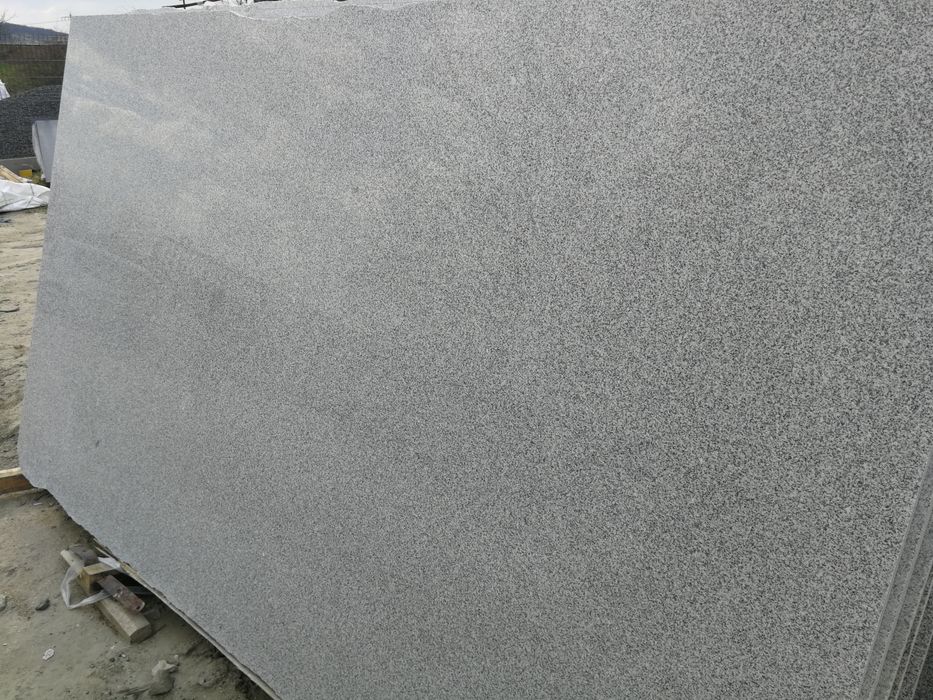 Parapety granitowe wewnętrzne i zewnętrzne na wymiar.
