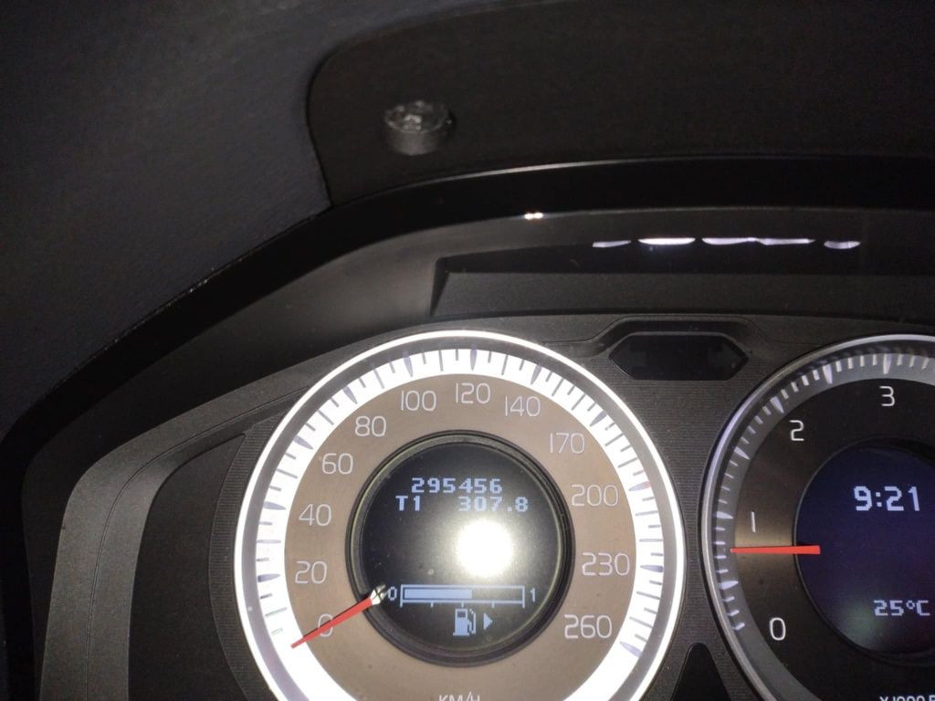 Volvo V60 D5 215PS