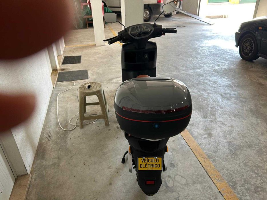 Aluguer scooter eléctrica nova