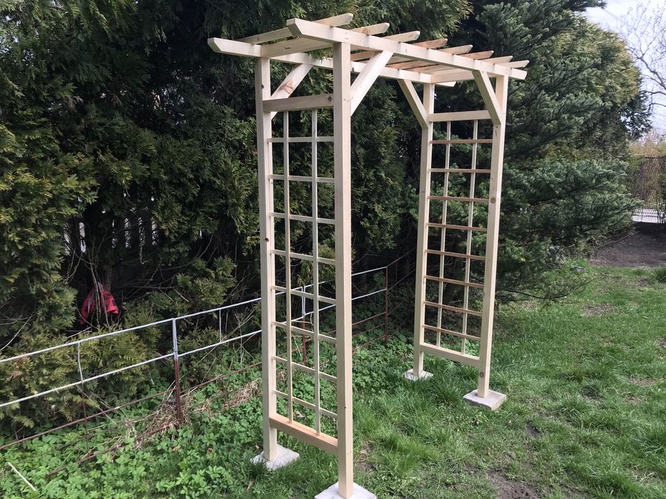 Pergola ogrodowa drewniana przejście kwietnik do pnączy masywna krata