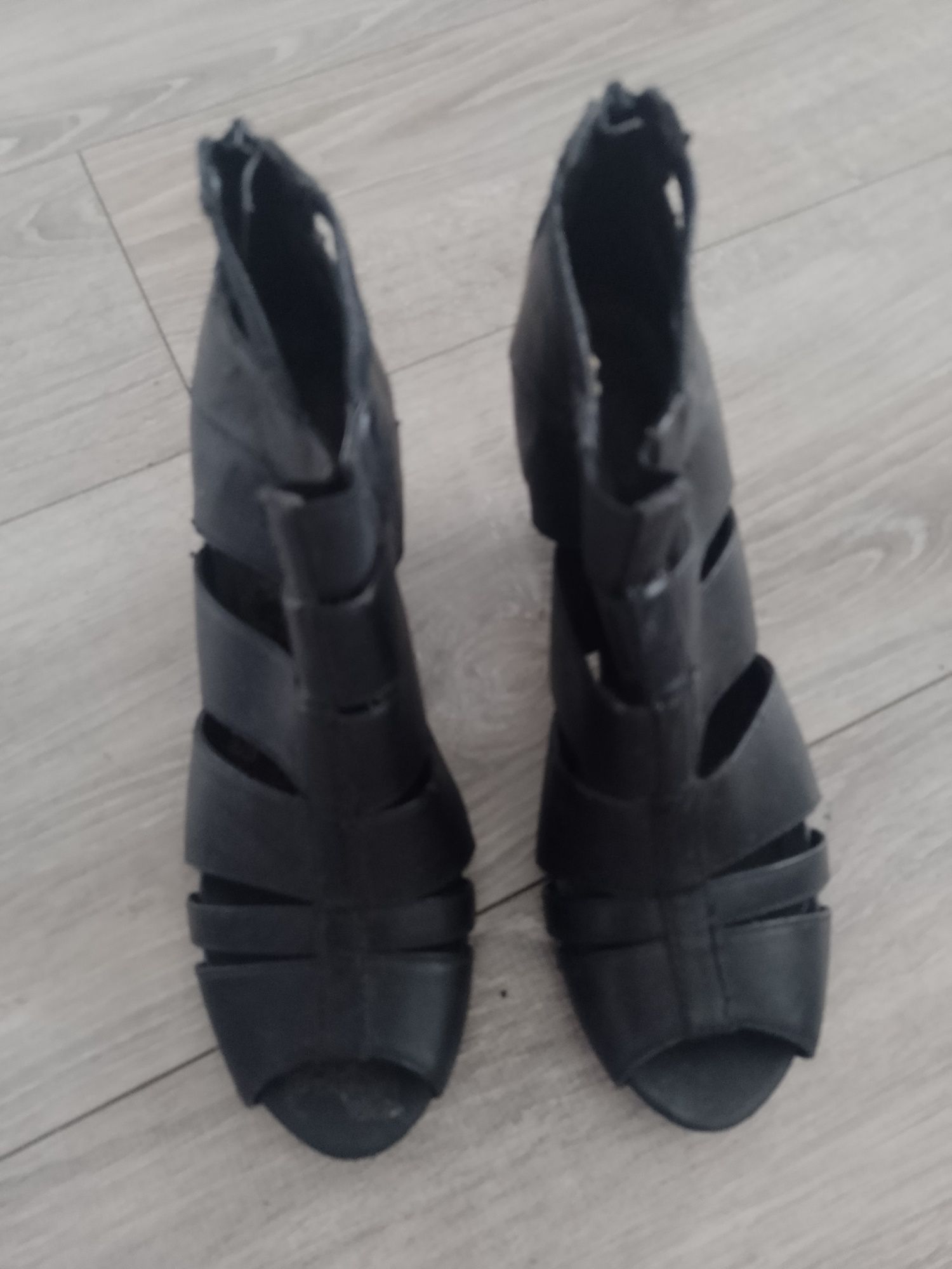 Buty damskie na obcasie roz 37