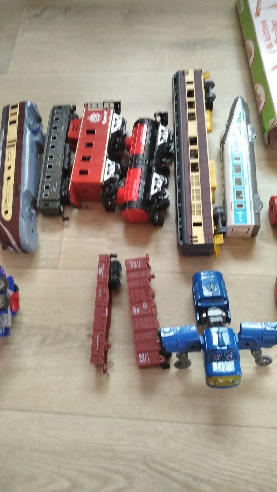 Поезда, магнитная рыбалка, трансформеры и скритчеры,трактор с прицепом