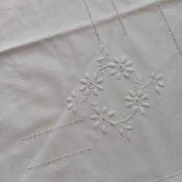Fronha retangular em linho muito antigo com bordado e ponto ajour  *