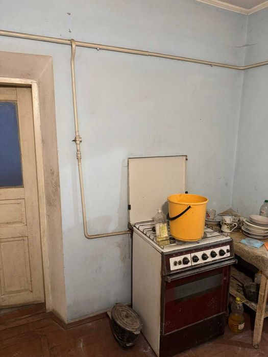 Продається житловий будинок в селищі Козова.