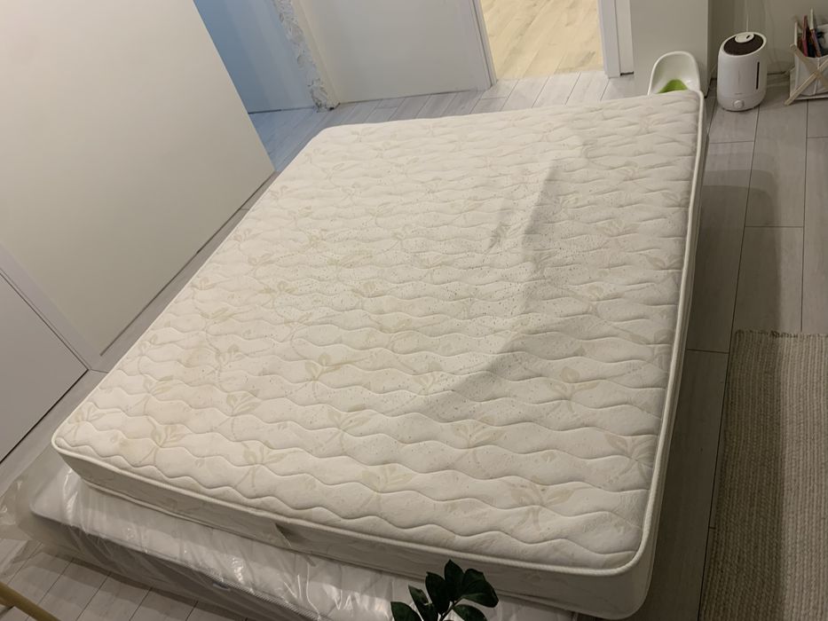 Матрас 180х200 в хорошем состоянии