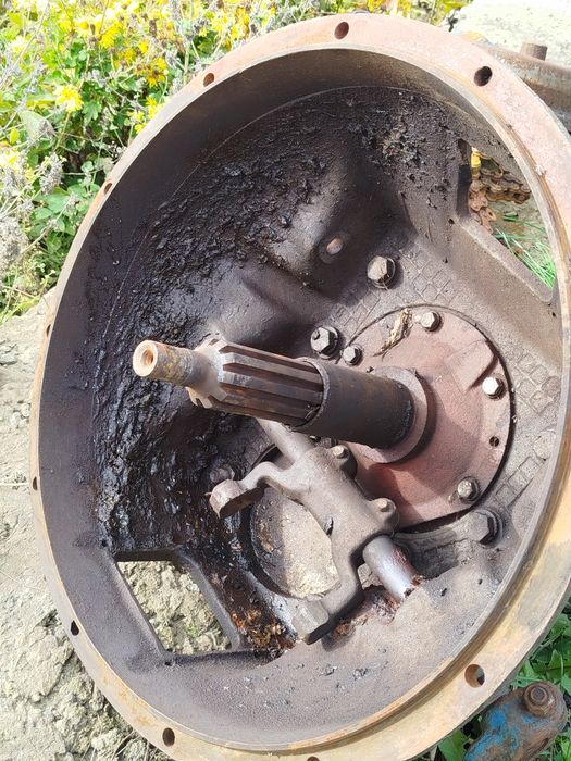 Кожух з кон-приводом ЯМЗ-238