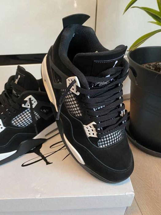 Buty Trampk Jordan 4 Retro Thunder White R.46