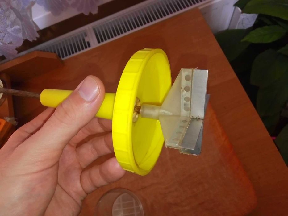 Szatkownica do cebuli czosnku krajacz siekacz ręczny PRL żółty