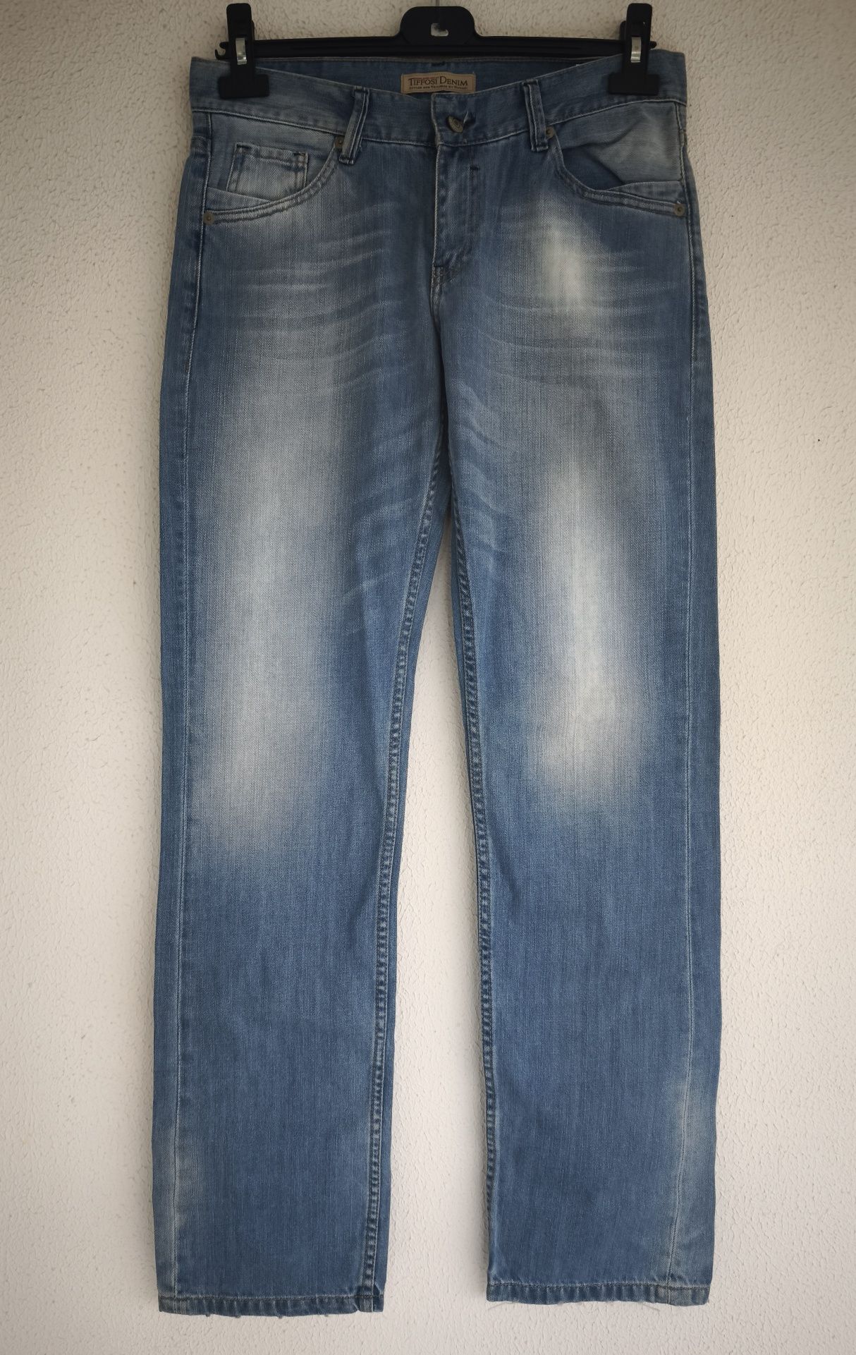 Calças de ganga clara da Tiffosi Denim.
Tamanho 13-14 anos.
Usado, ape