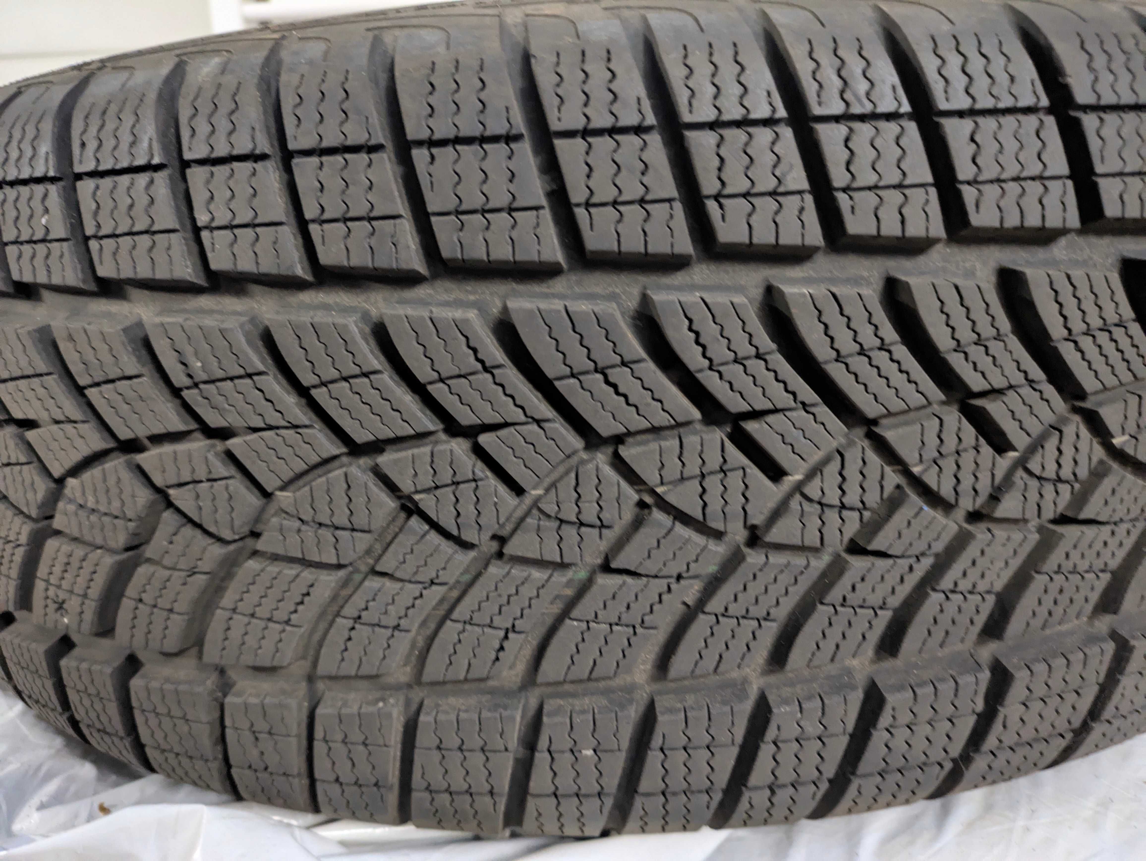 Goodyear UG Performance SUV G1 in excellent shape