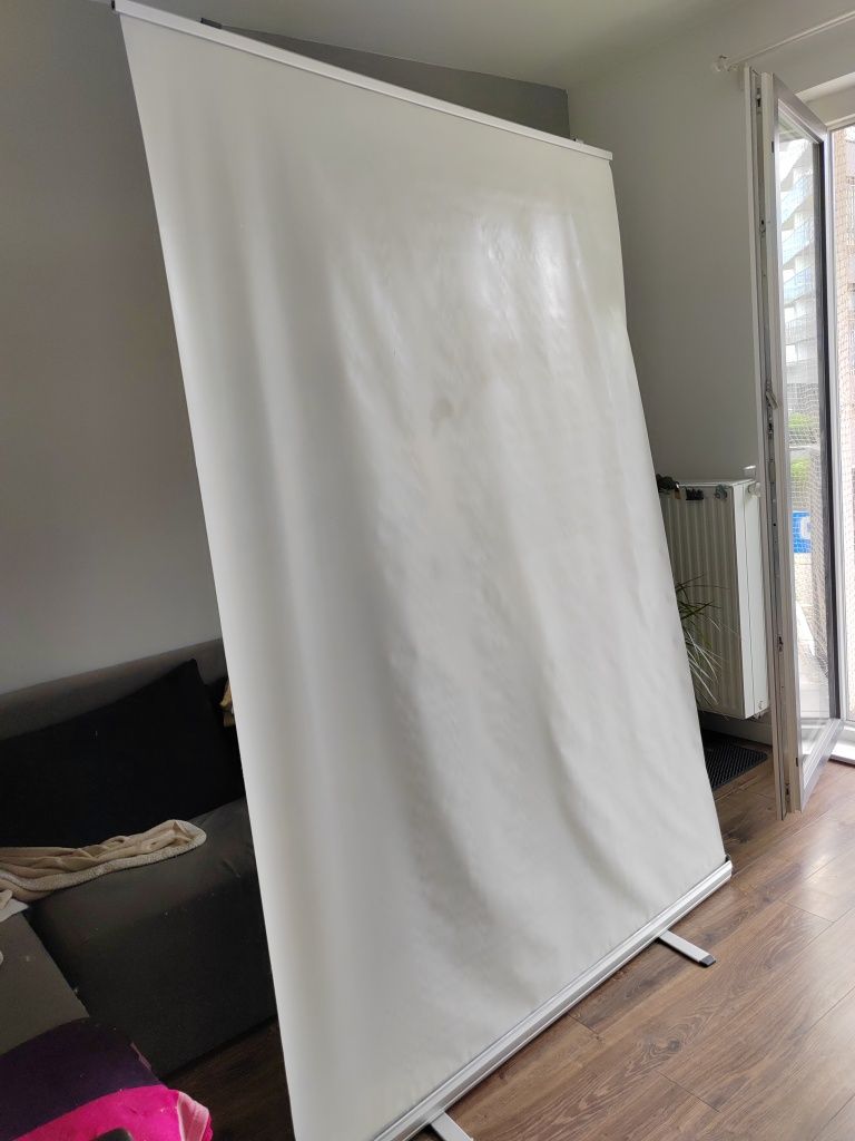 Ekran pod projektor lub tło do kamery