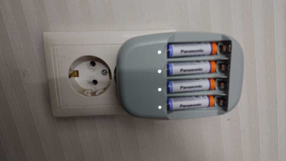 Зарядний пристрій для акумуляторних батарей