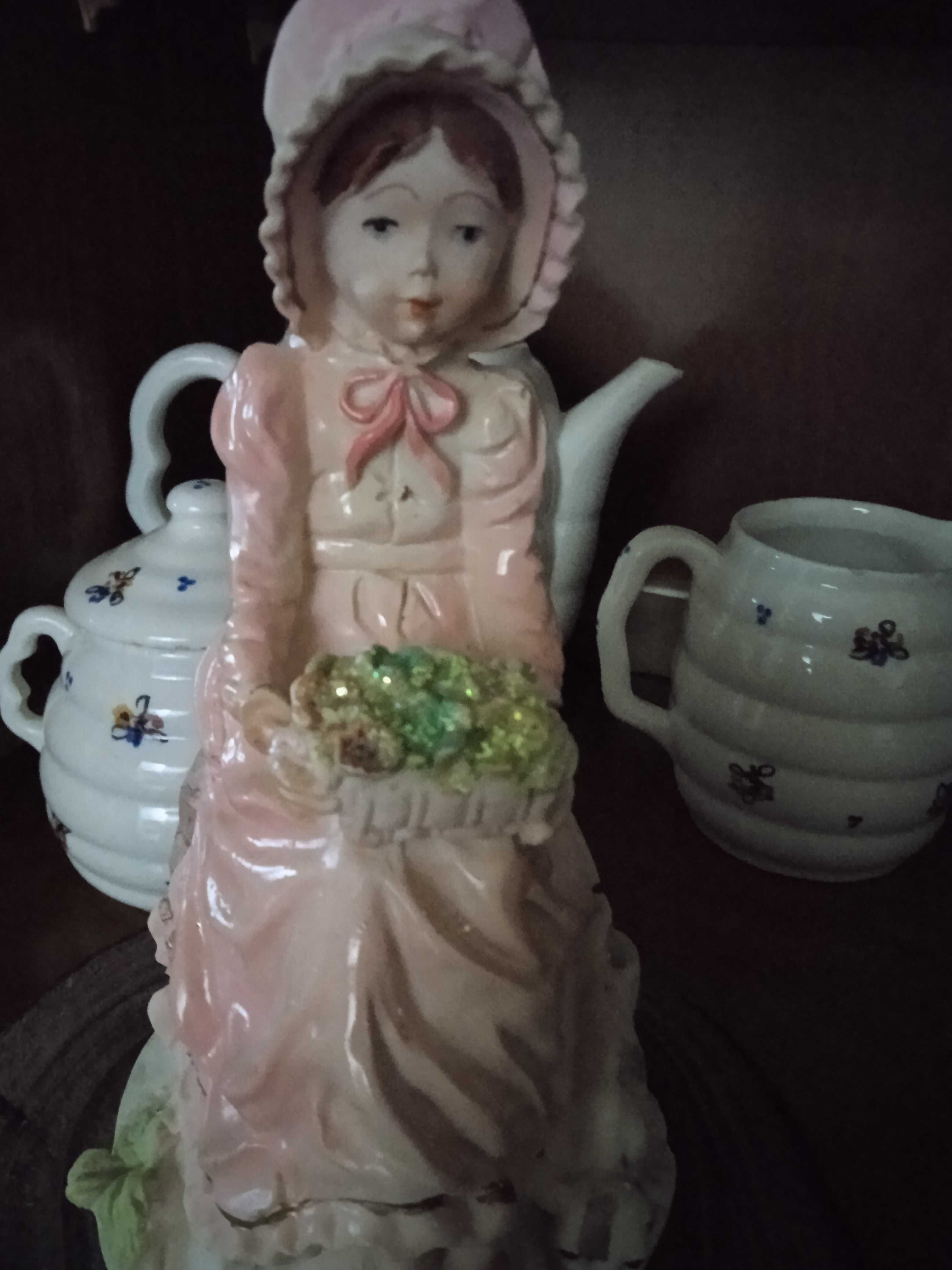 Estatuetas em porcelana