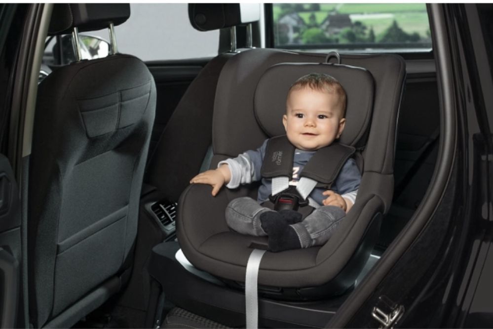 Автокрісло Britax Römer Dualfix i-Size, група 0+/1 (0-18кг)