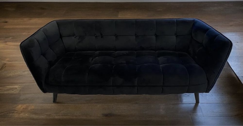 Sofa czarna na nożkach - stan idelany