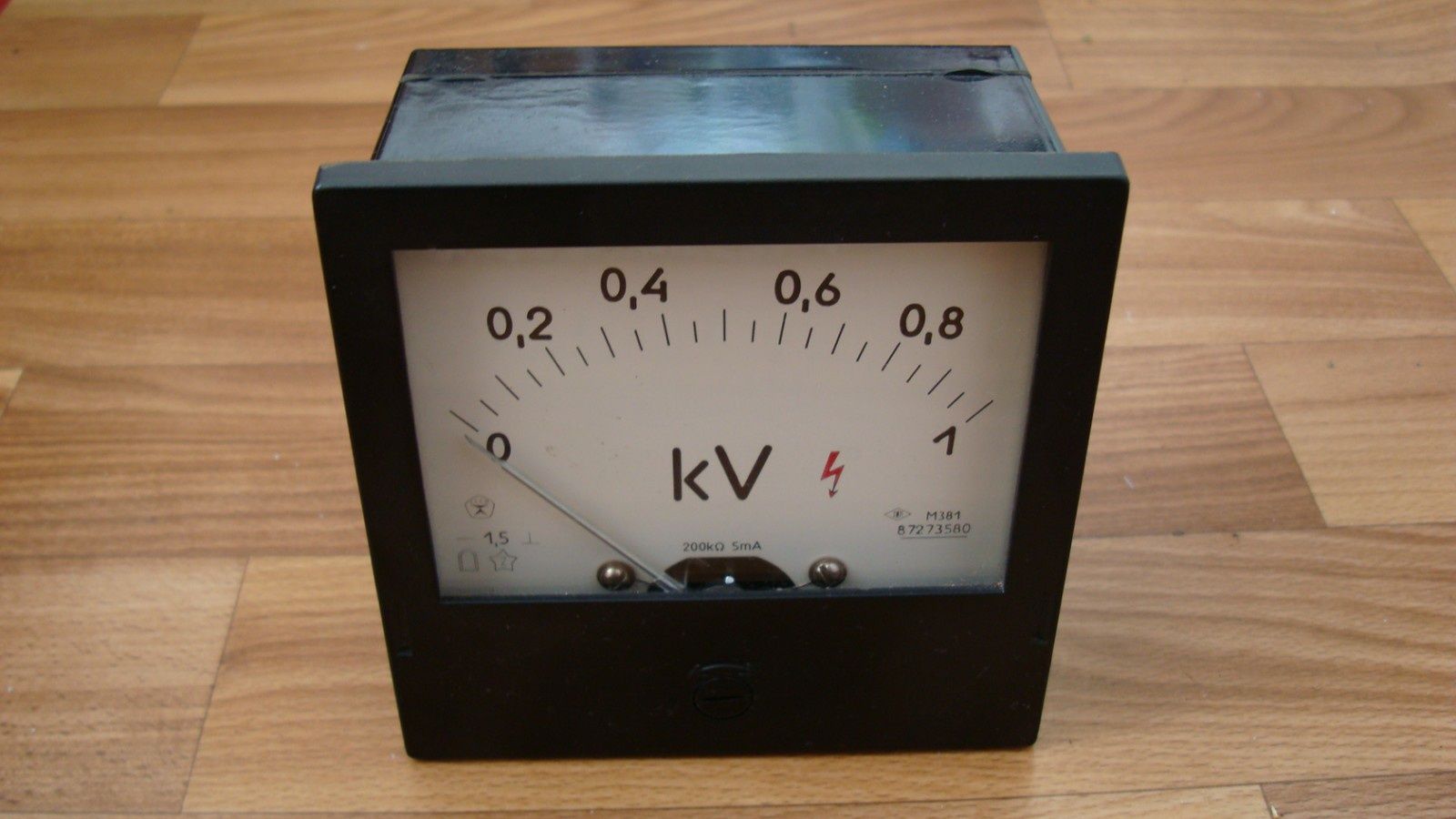 Киловольтметры м381 1kv.