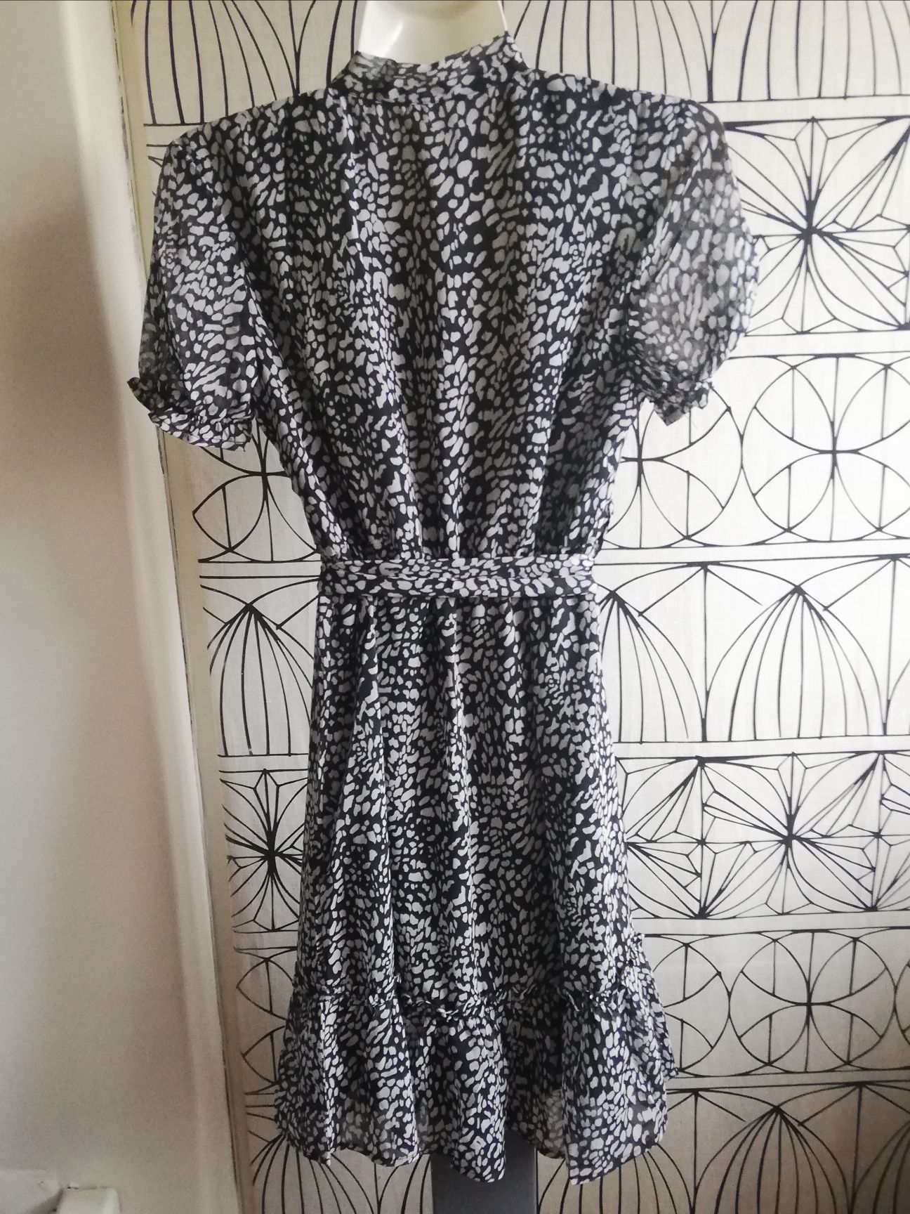 Vestido estampado com decote V e laço Shein