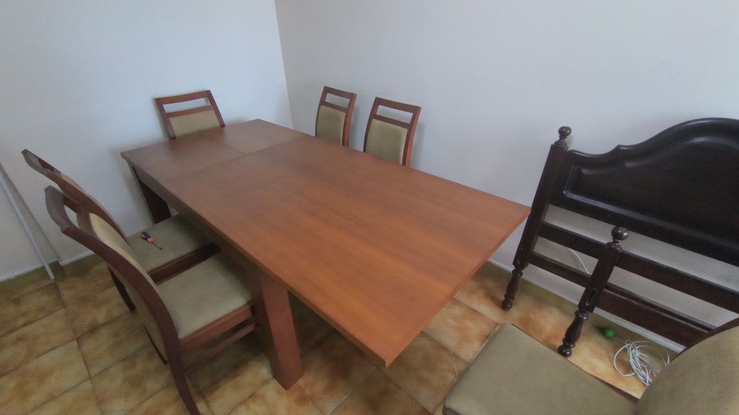 Mesa extensivel em Cerejeira com 5 cadeiras