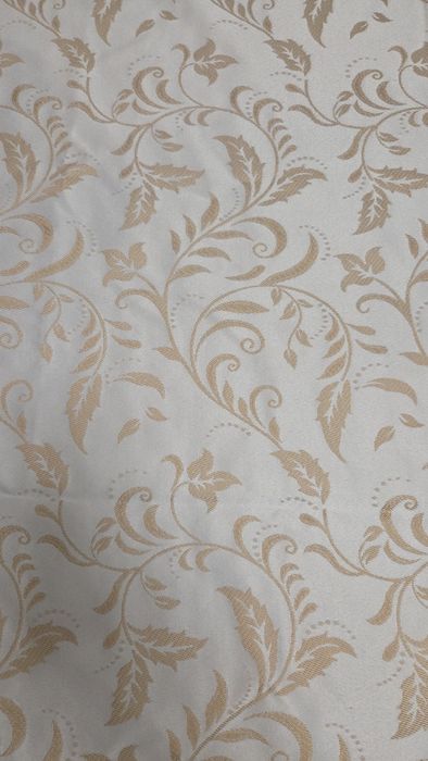 Zasłony beżowe we wzorze