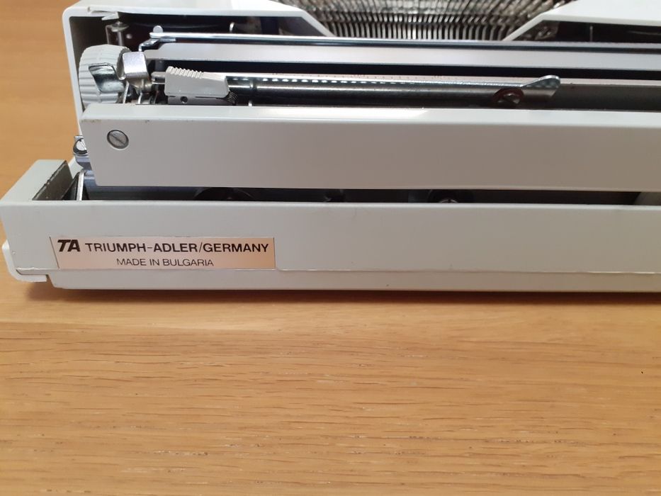 Máquina de escrever Contessa 2 Deluxe