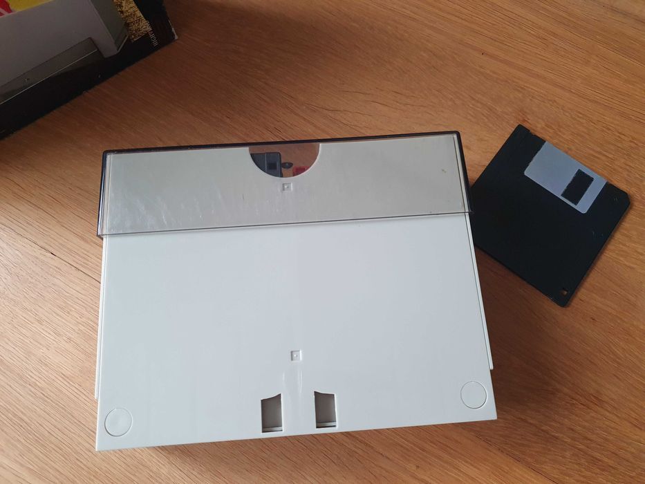 Czaderskie pudełko na dwadzieścia dyskietek 3.5" (Amiga/PC/retro)