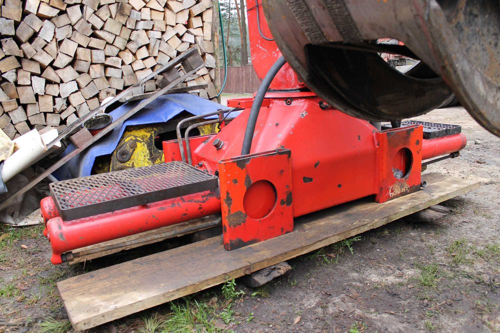 Dźwig LIV LOGLIFT EPSILON 2481 do drewna, dłużycy