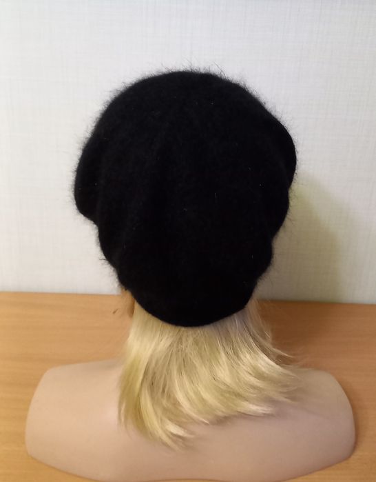 Берет ангора чорного кольору