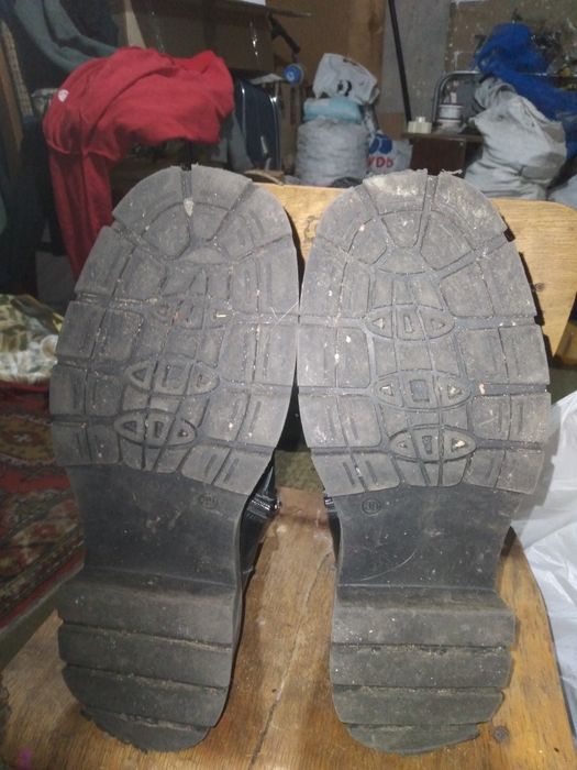 Продаю кожаные ботинки 39.