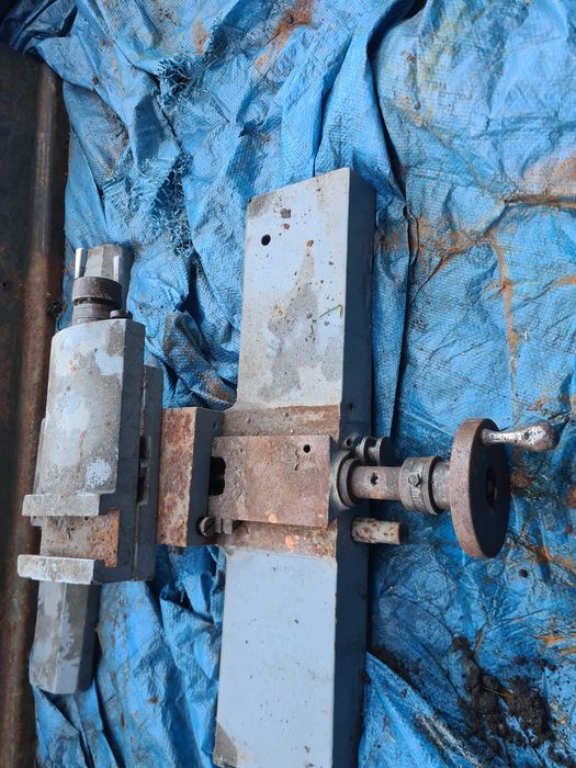 łoże tokarki metalowej, support i konik