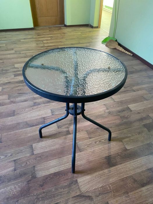 Круглий скляний стіл. Садовий, кавовий стіл.