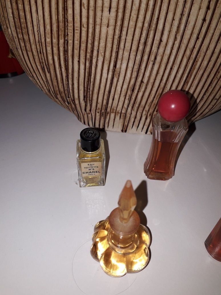 Vendo miniaturas perfumes de coleção