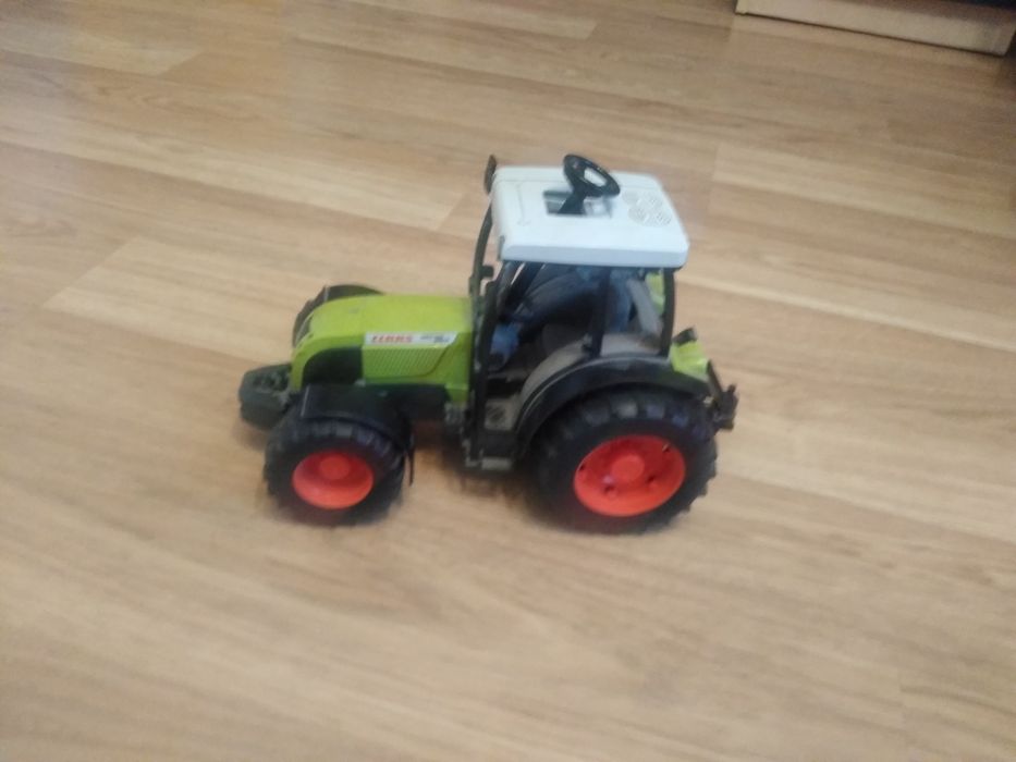 Bruder traktor claas