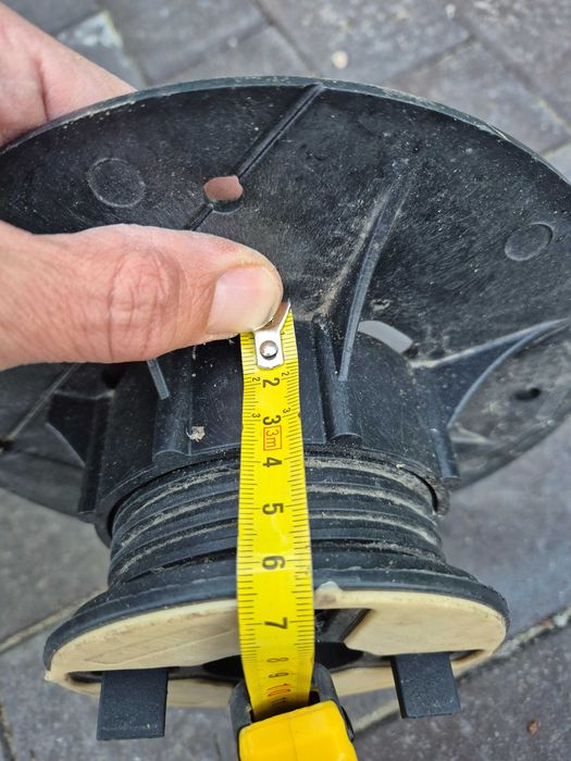 Regulowane wsporniki pod płytki tarasowe – 80 sztuk + podkłady