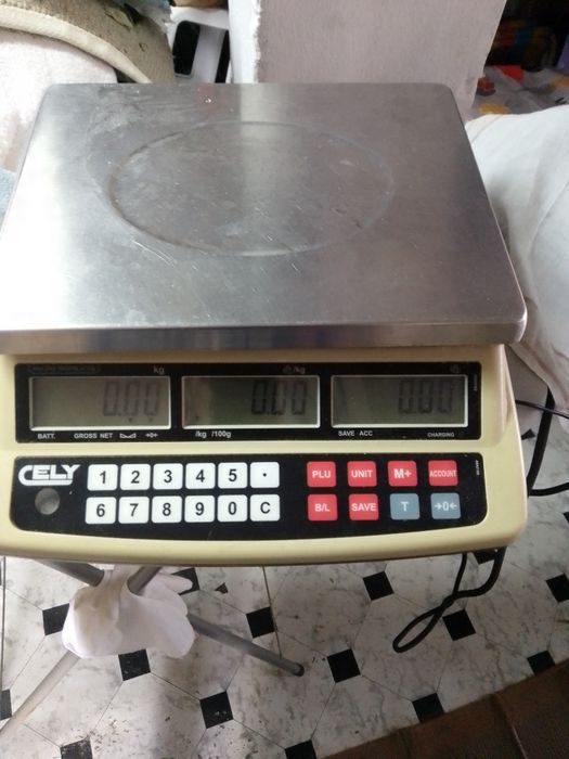 Balança cely pouco usada