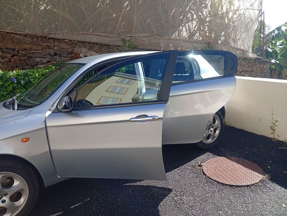 Alfa Romeo 147 em excelente estado geral, motor 1.6 de 120cv
