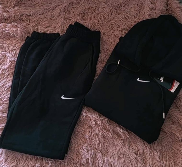 Nowe komplety dresowe  damskie Nike S-XL
