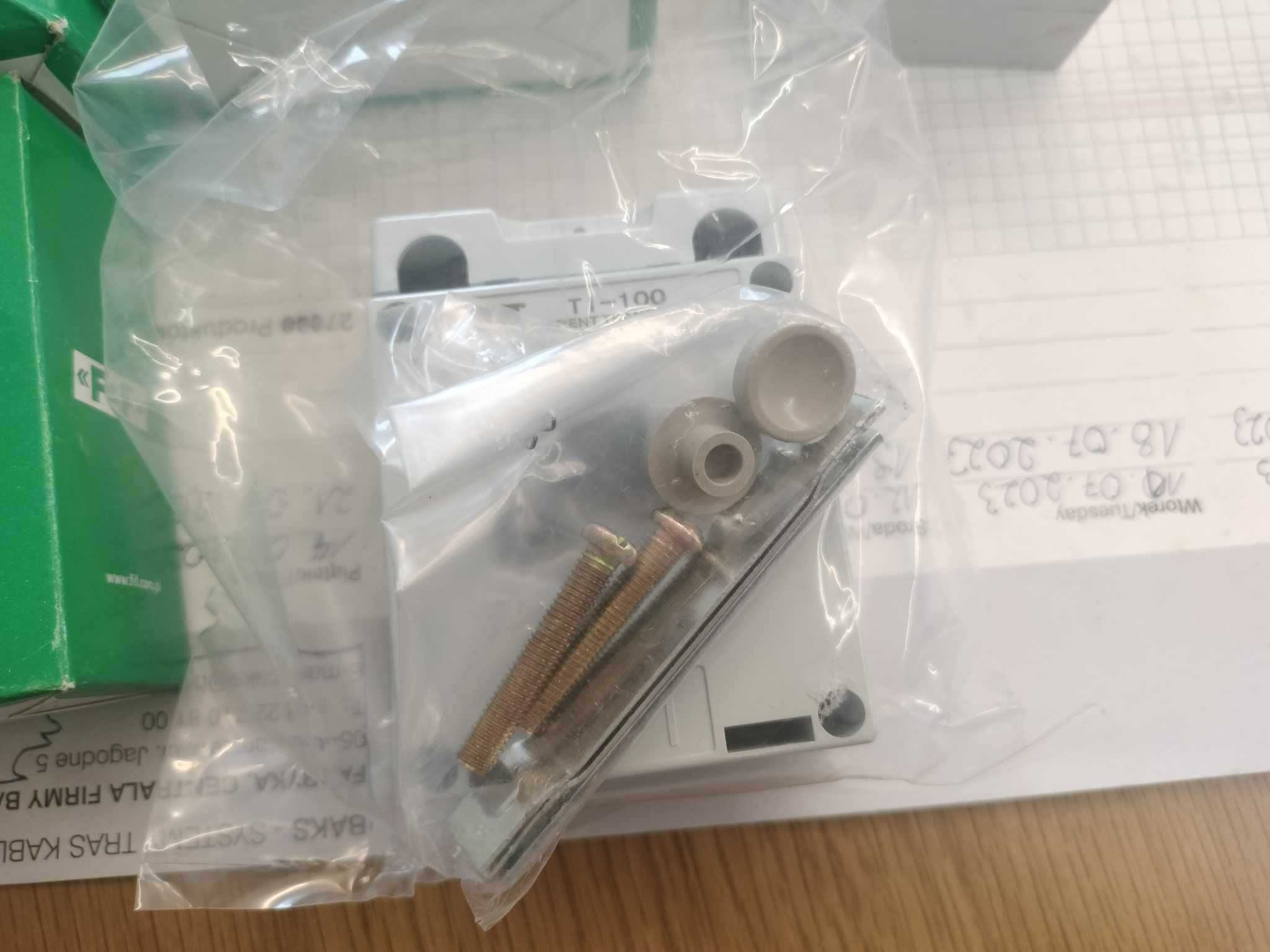 Przekładnik prądowy na kabel i szynę fi30+40/30x10mm TI-400-5