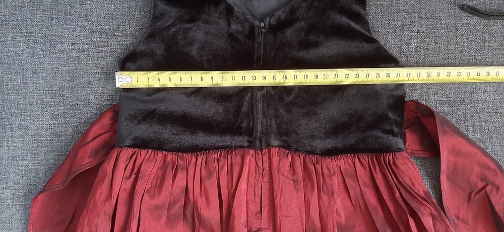 Елегантна святкова сукня для дівчинки 5 рочків!