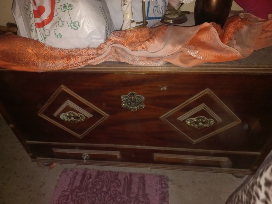 Vendo arca de madeira