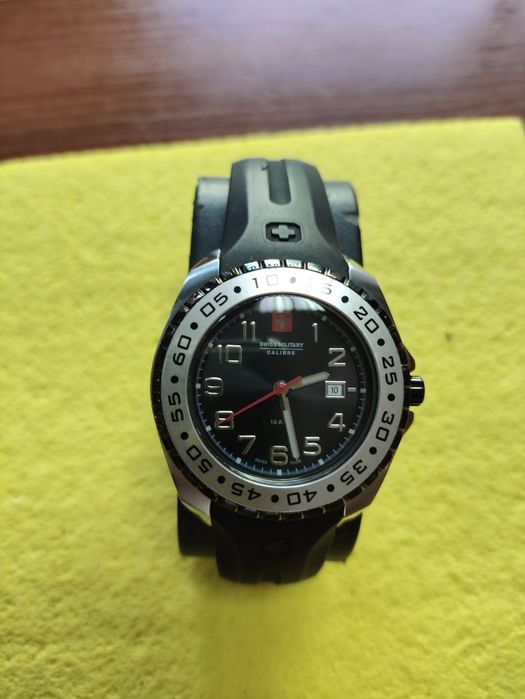 Продам годинник Calibre