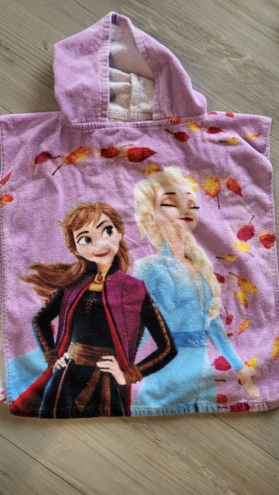 Stroje kąpielowe dla dziewczynki + ponczo 110 - 116