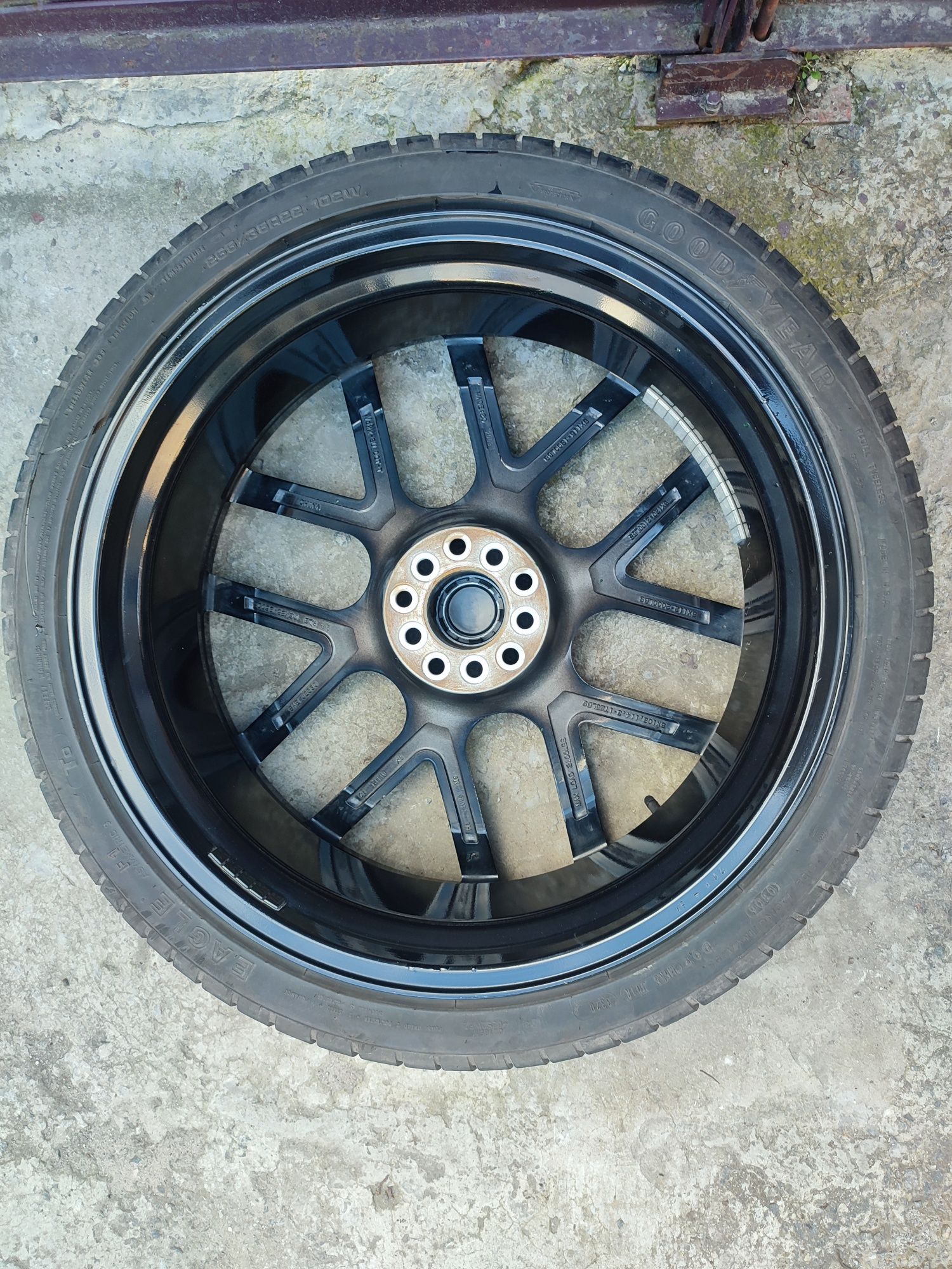 Комплект тюнинг диски 22-дюйма VÖXX и резина Goodyear 265/35 r22