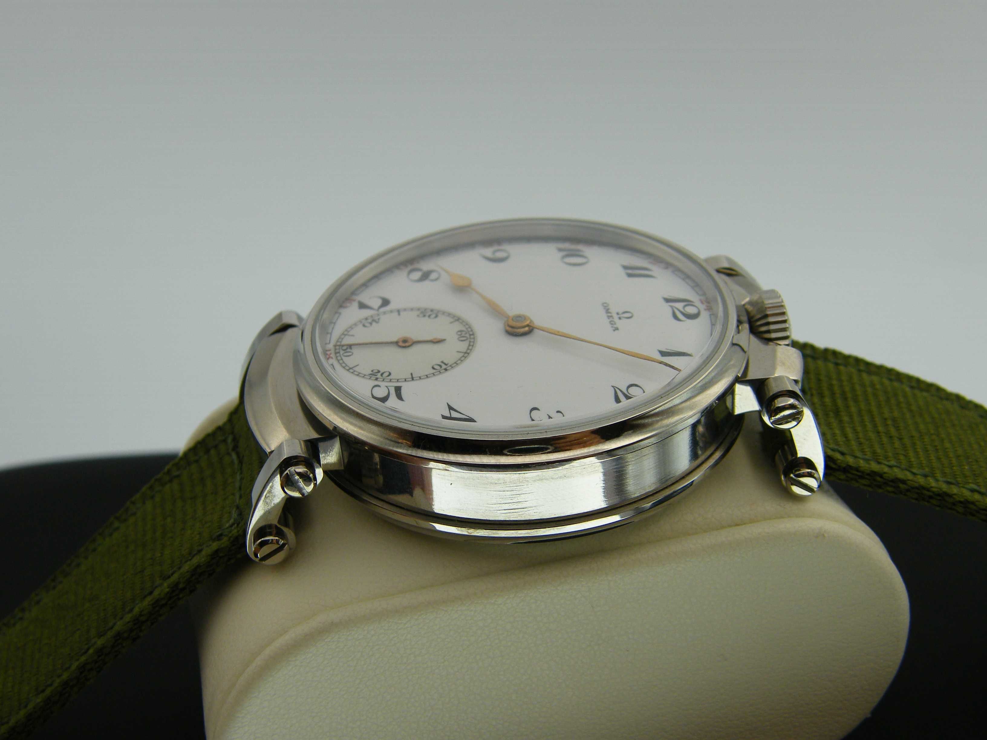 OMEGA Piękna Pasówka w Stali z Porcelanową Tarczą