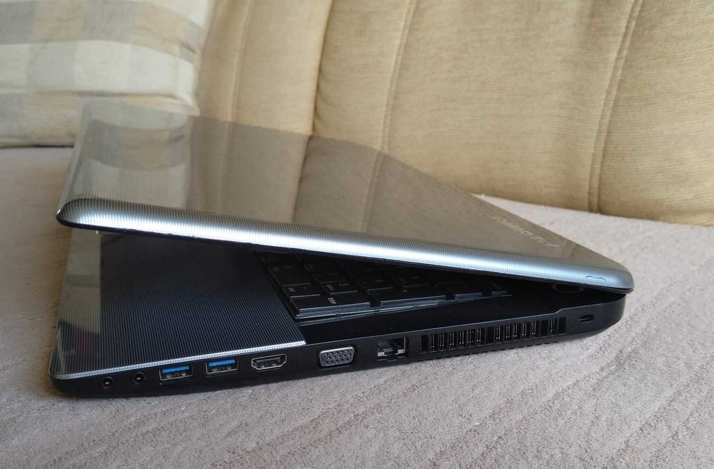 TOSHIBA Satellite  Pro L70-A/ 17,3" /i7 /SSD 275 GB/ 8GB RAM/ GT 740M