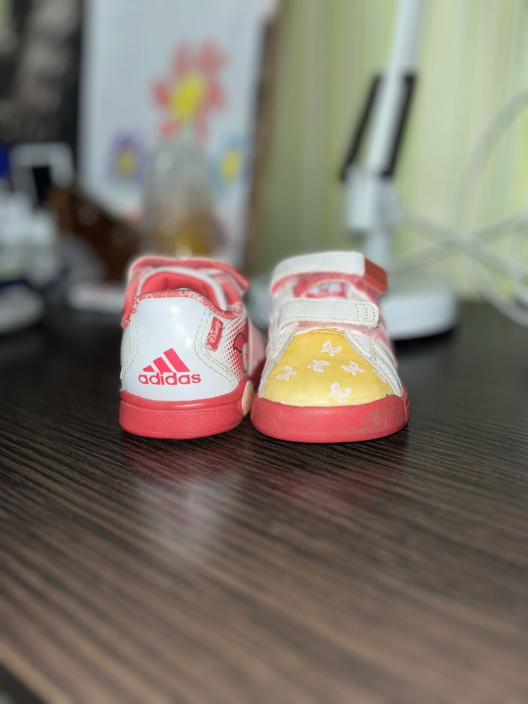 Кроссовки adidas