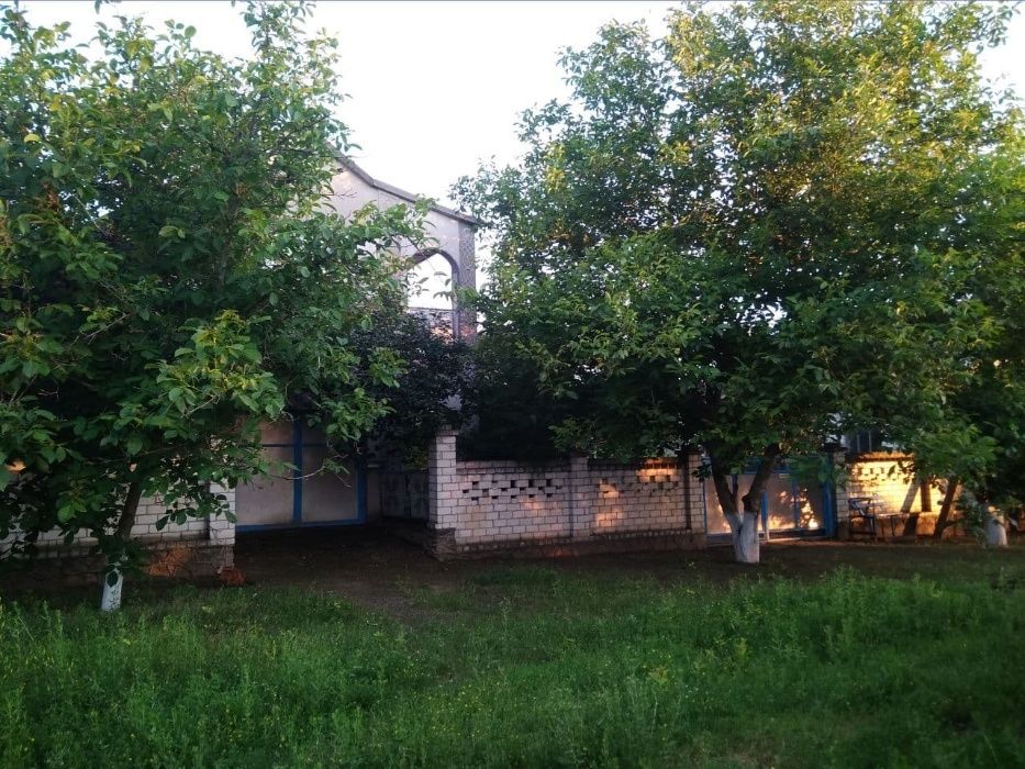 Продам двоповерховий будинок з усіма зручностями.