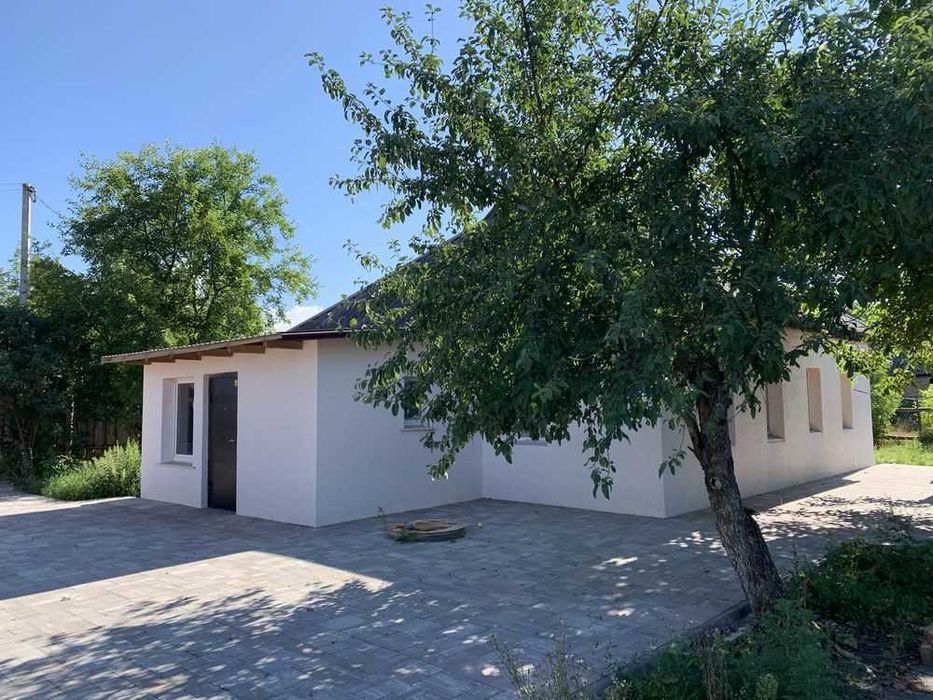 Продам окремостоячий будинок з власним двором в мальовничому місці